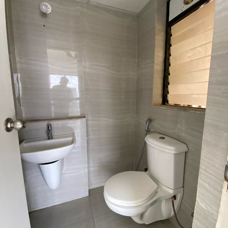 Bathroom, runwal-gardens-phase-2 1.5 Bedroom 535 Sq.Ft. Apartment In Kalyan Shilphata Road Thane 9507072