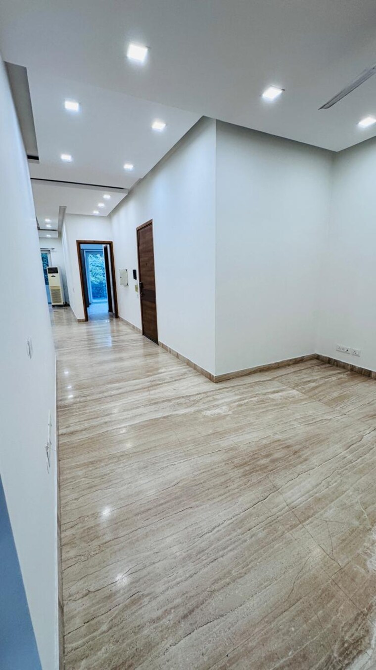 Room, sector 38 3 Bedroom 2450 Sq.Yd. Builder Floor In Sector 38 Gurgaon 9507141