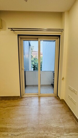 Room in 3 BHK Builder Floor at Sector 38 – for Rent