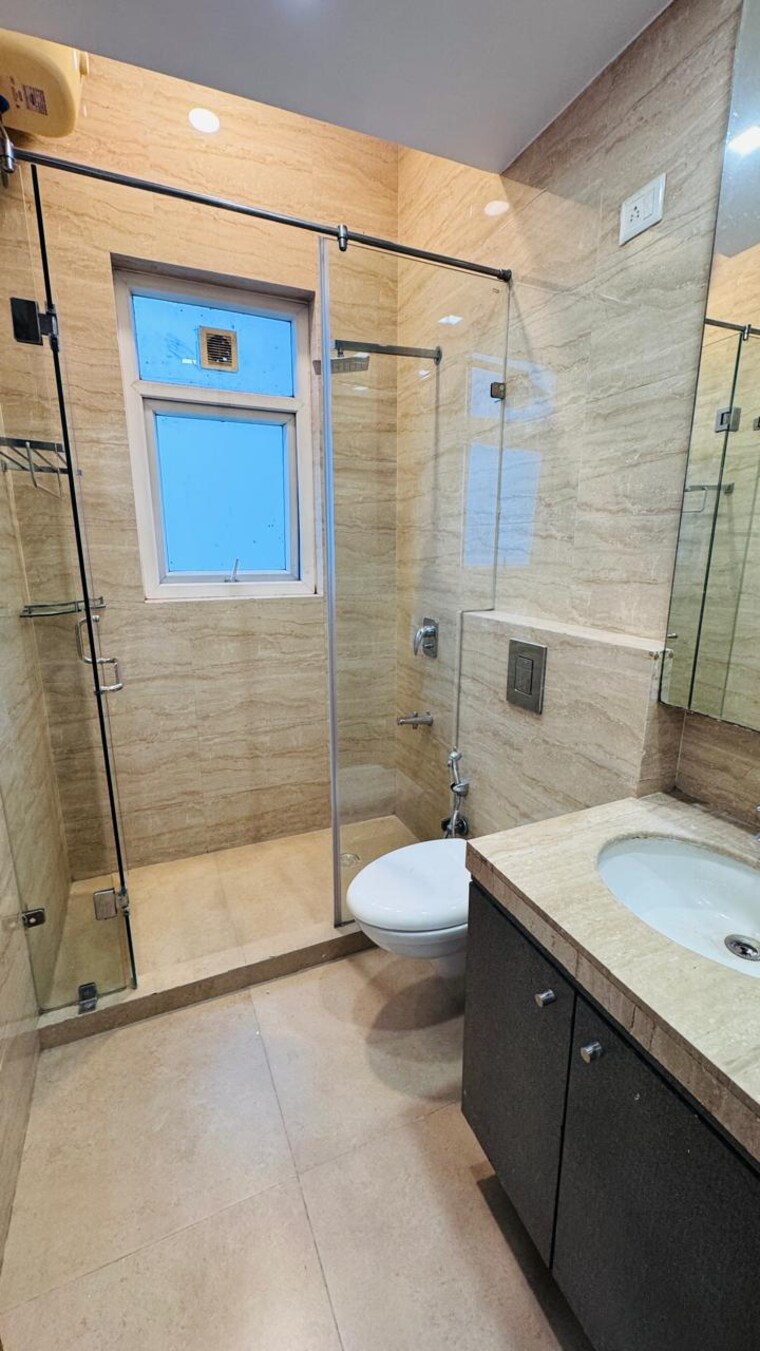 Bathroom, sector 38 3 Bedroom 2450 Sq.Yd. Builder Floor In Sector 38 Gurgaon 9507141