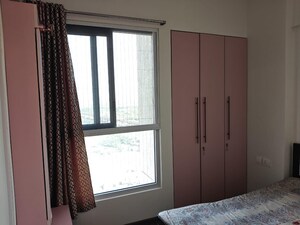 Room in 3.5 BHK Apartment at Harmony Signature Towers, Owale – for Rent