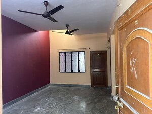 Room in 2.5 BHK Independent House at Gomti Nagar – for Rent
