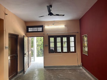 Room in 2.5 BHK Independent House at Gomti Nagar – for Rent