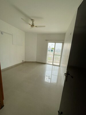 2 BHK Apartment For Rent in Ninex RMG Residency, Sector 37c