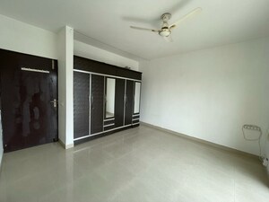 Room in 2 BHK Apartment at Ninex RMG Residency, Sector 37c – for Rent