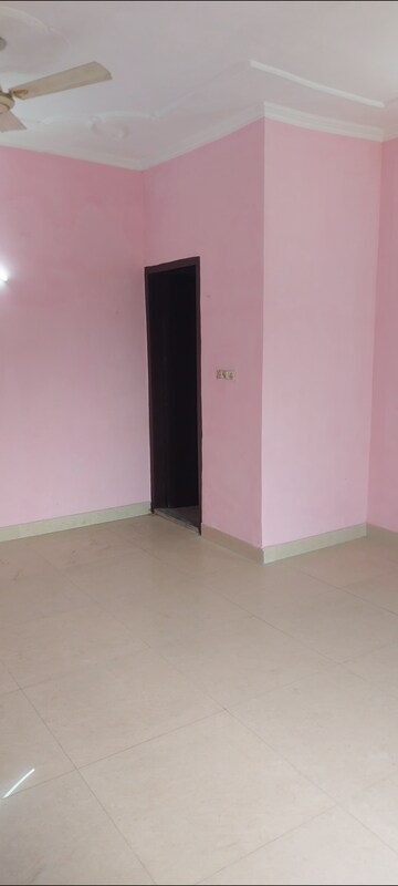 Room in 1 RK Apartment at Aadharshila Apartment, Sarita Vihar – for Rent