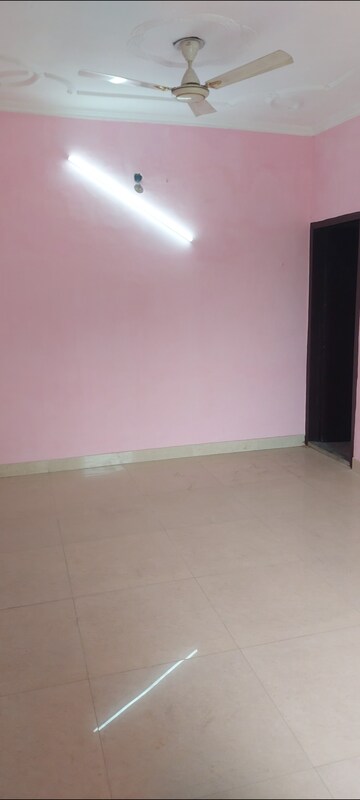 Room in 1 RK Apartment at Aadharshila Apartment, Sarita Vihar – for Rent