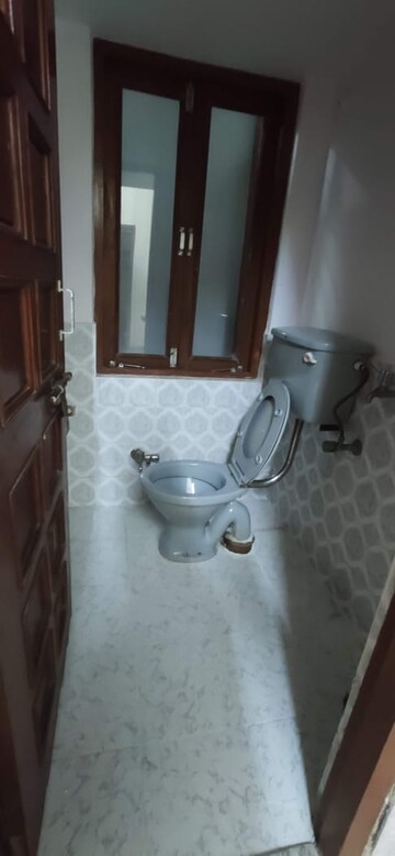 Bathroom in 2.5 BHK Independent House at Aliganj – for Rent