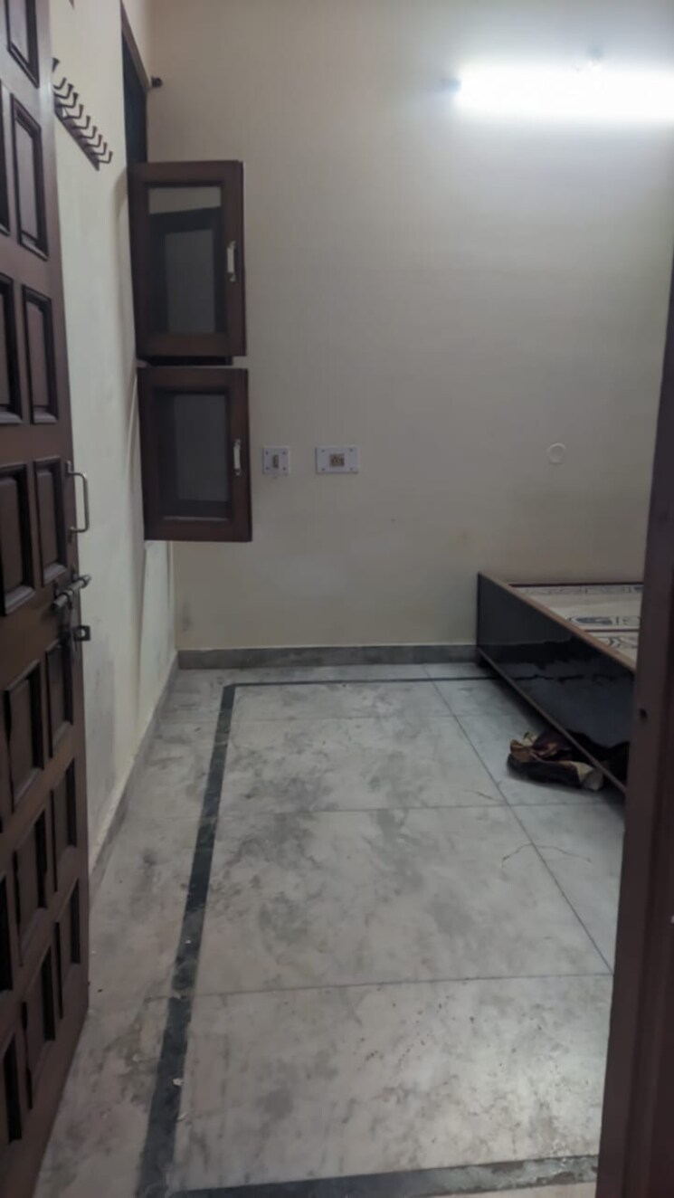 Room, aliganj 2.5 Bedroom 1200 Sq.Ft. Independent House In Aliganj Lucknow 9507203