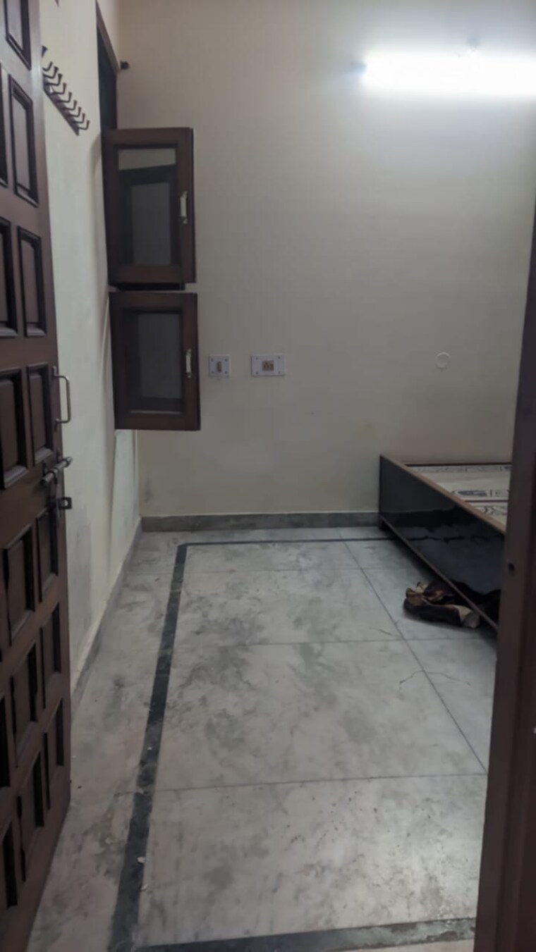 Room, aliganj 2.5 Bedroom 1200 Sq.Ft. Independent House In Aliganj Lucknow 9507203