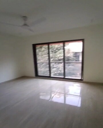 Bedroom in 2.5 BHK Apartment at Chembur – for Rent
