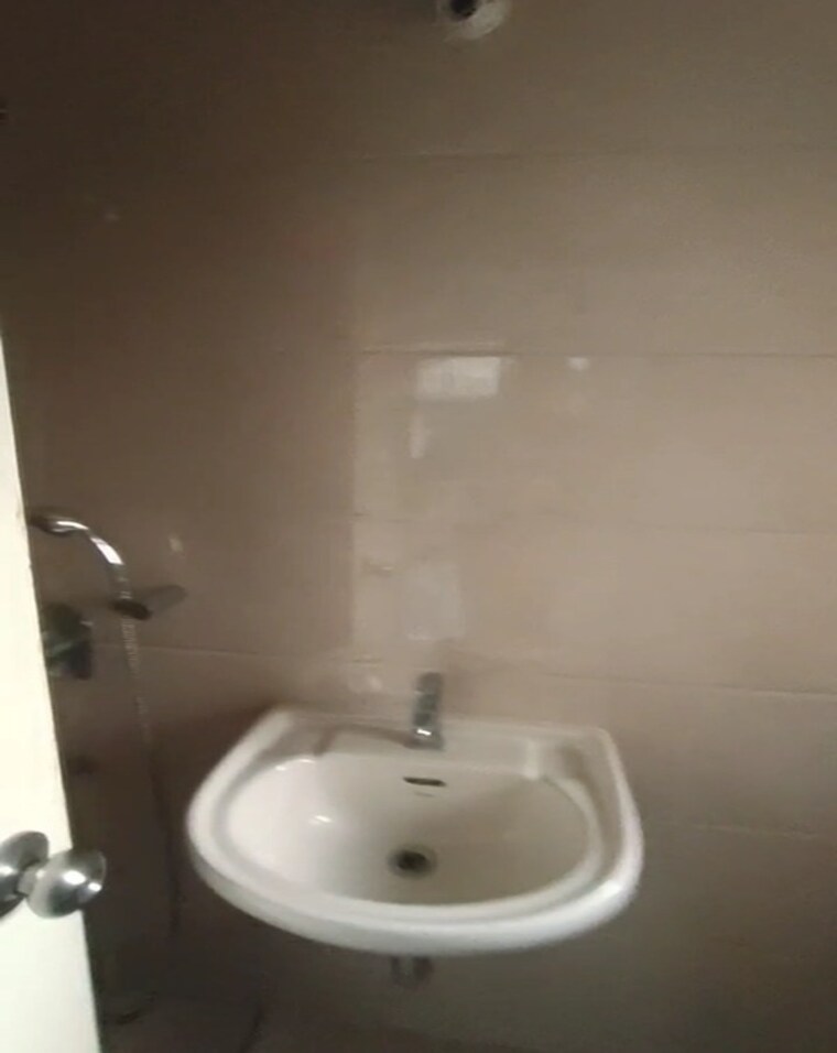 Bathroom, chembur 2.5 Bedroom 1105 Sq.Ft. Apartment In Chembur Mumbai 9507206