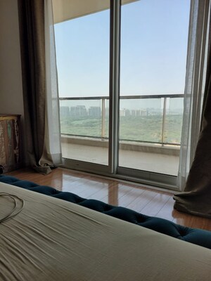 Room in 3 BHK Apartment at DLF The Crest, Sector 54 – for Rent