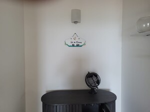 Furnished Amenities in 3 BHK Apartment at DLF The Crest, Sector 54 – for Rent