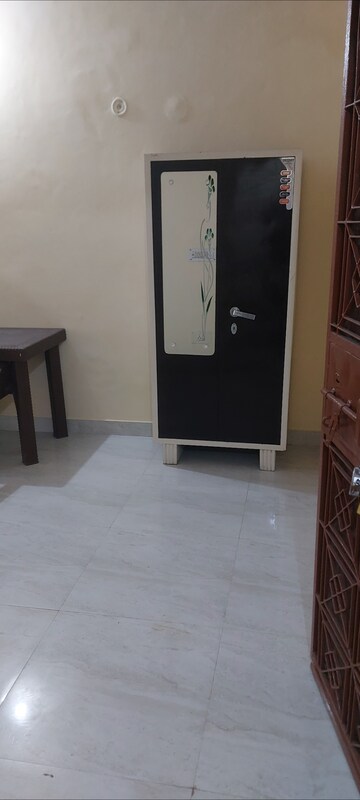 Room in 1 BHK Apartment at Aadharshila Apartment, Sarita Vihar – for Rent