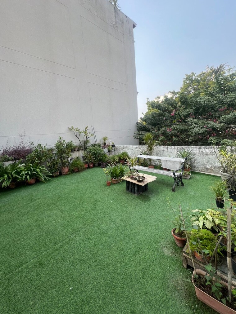 Garden, greater kailash i 1 RK 425 Sq.Ft. Builder Floor In Greater Kailash I Delhi 9507265