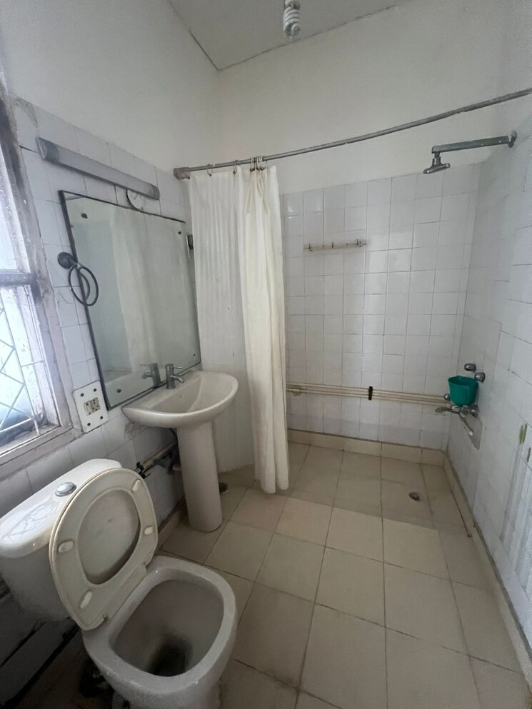 Bathroom, greater kailash i 1 RK 425 Sq.Ft. Builder Floor In Greater Kailash I Delhi 9507265