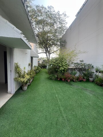 1 RK Builder Floor – Garden View at Greater Kailash I - for Rent