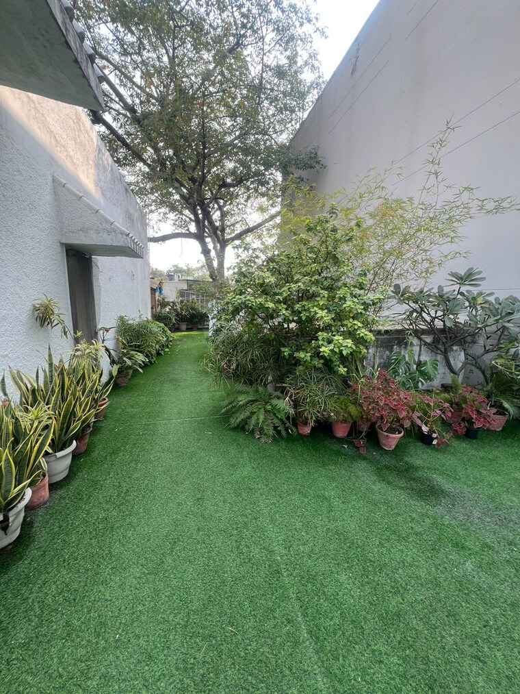 Garden, greater kailash i 1 RK 425 Sq.Ft. Builder Floor In Greater Kailash I Delhi 9507265