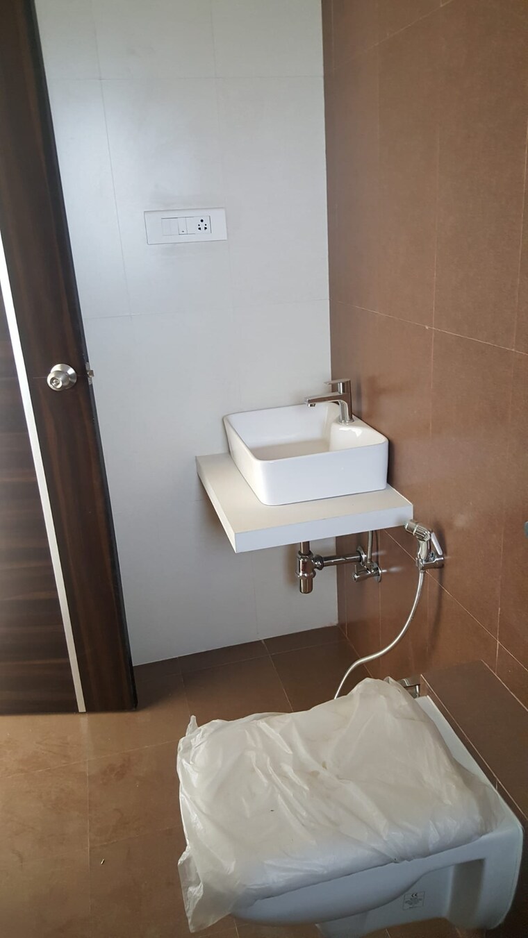 Bathroom, yashraaj-park 2 Bedroom 650 Sq.Ft. Apartment In Ghodbunder Road Thane 9507309