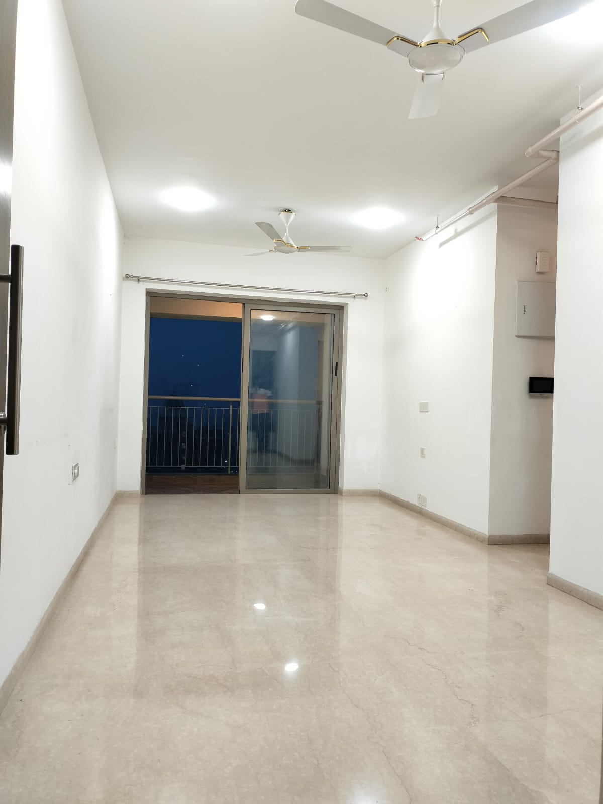 2 BHK Apartment For Rent in Kalpataru Paramount
