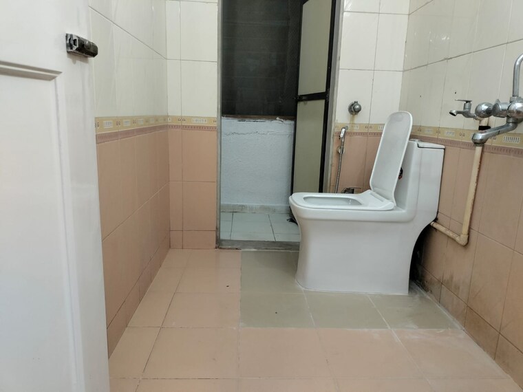 Bathroom, vijay-garden 2 Bedroom 700 Sq.Ft. Apartment In Ghodbunder Road Thane 9507343