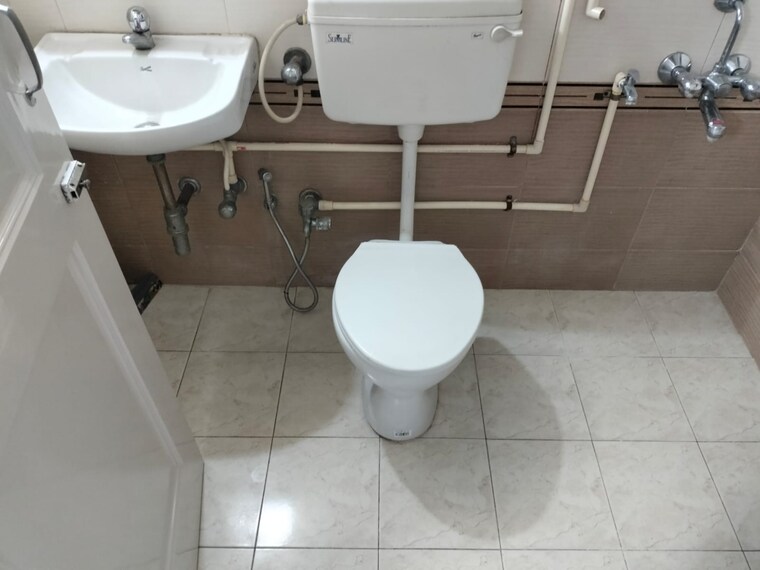 Bathroom, vijay-garden 2 Bedroom 700 Sq.Ft. Apartment In Ghodbunder Road Thane 9507343