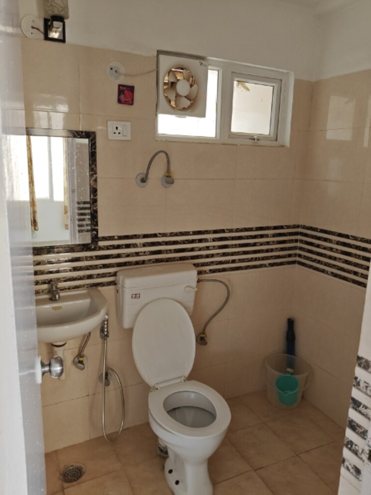 Bathroom, shree-vardhman-green-court 2 Bedroom 626 Sq.Ft. Apartment In Sector 90 Gurgaon 9507424