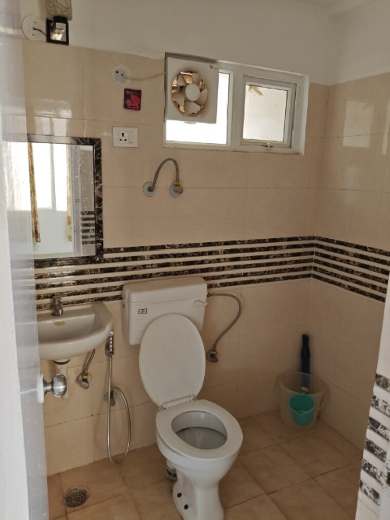 Bathroom, shree-vardhman-green-court 2 Bedroom 626 Sq.Ft. Apartment In Sector 90 Gurgaon 9507424