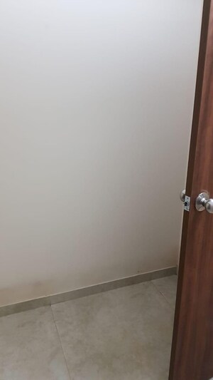  1.5 BHK Apartment at Lodha Amara, Kolshet Road – for Sale