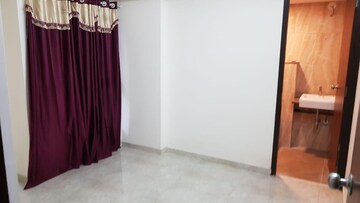 Room in 1.5 BHK Apartment at Lodha Amara, Kolshet Road – for Sale