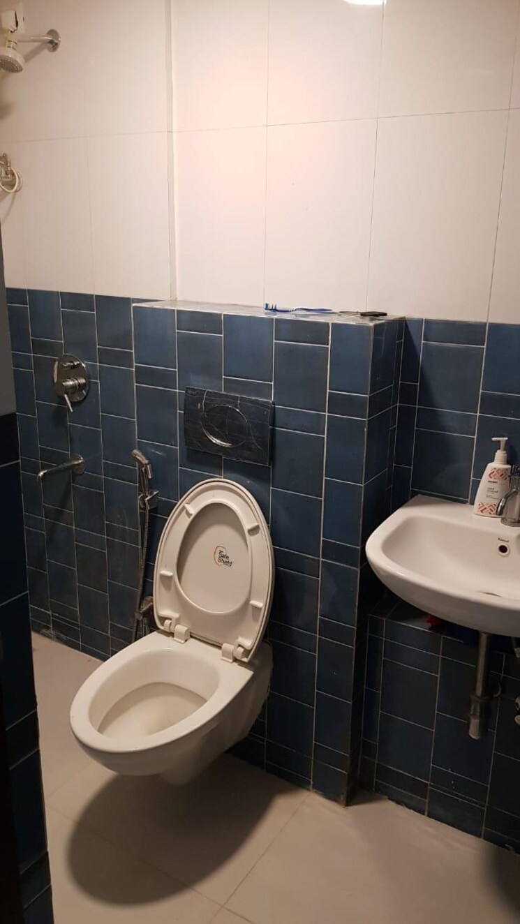 Bathroom, lodha-amara 1.5 Bedroom 580 Sq.Ft. Apartment In Kolshet Road Thane 9507418