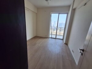 Room in 3.5 BHK Apartment at DLF New Town Heights Town Houses, Sector 86 – for Rent