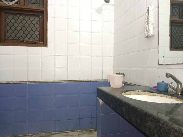 Kitchen, kailash colony 3 Bedroom 1800 Sq.Ft. Builder Floor In Kailash Colony Delhi 9507548