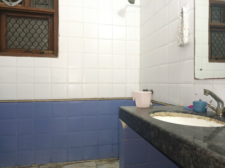 Kitchen, kailash colony 3 Bedroom 1800 Sq.Ft. Builder Floor In Kailash Colony Delhi 9507548