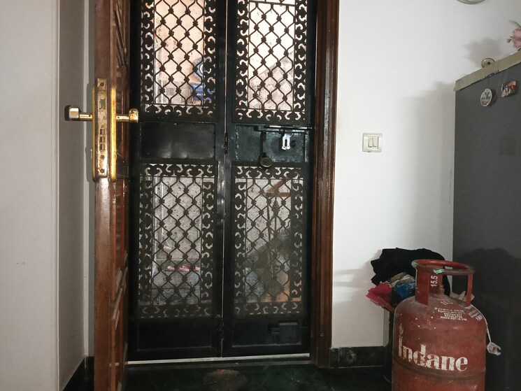 undefined, kailash colony 3 Bedroom 1800 Sq.Ft. Builder Floor In Kailash Colony Delhi 9507548