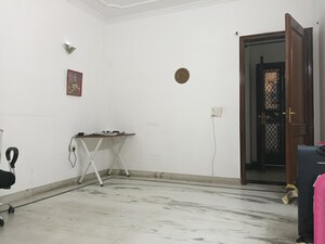 Room in 3 BHK Builder Floor at Kailash Colony – for Rent