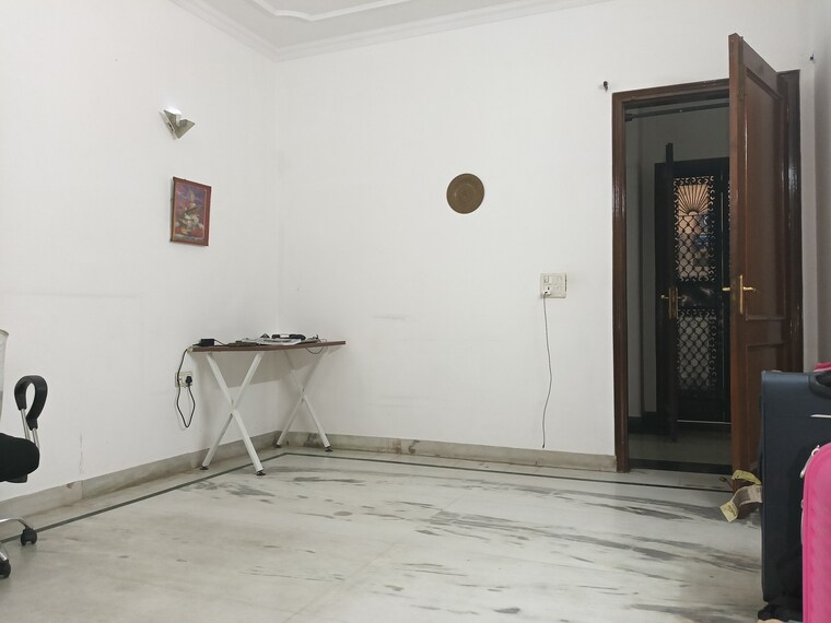 Room, kailash colony 3 Bedroom 1800 Sq.Ft. Builder Floor In Kailash Colony Delhi 9507548