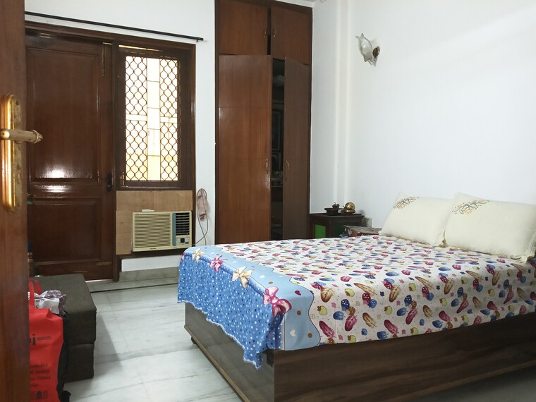 Bedroom, kailash colony 3 Bedroom 1800 Sq.Ft. Builder Floor In Kailash Colony Delhi 9507548