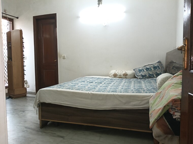 Bedroom, kailash colony 3 Bedroom 1800 Sq.Ft. Builder Floor In Kailash Colony Delhi 9507548