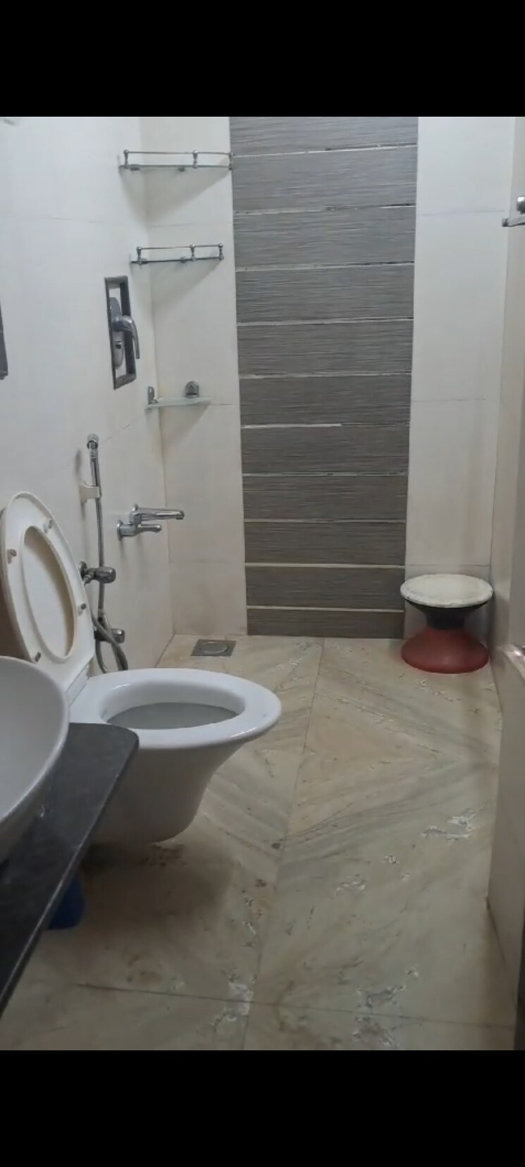 Bathroom, pitampura 3 Bedroom 1500 Sq.Ft. Builder Floor In Pitampura Delhi 9507585