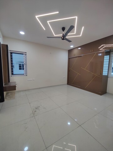 Room in 3 BHK Apartment at Rajapushpa Provincia, Narsingi – for Rent