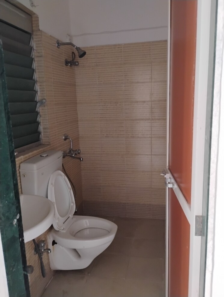 Bathroom, db-orchid-ozone 2 Bedroom 882 Sq.Ft. Apartment In Dahisar East Mumbai 9507595