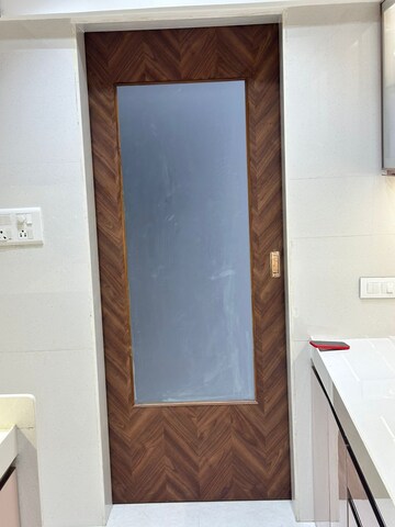 Furnished Amenities in 2 BHK Apartment at Gurukrupa Vyom, Juhu – for Rent