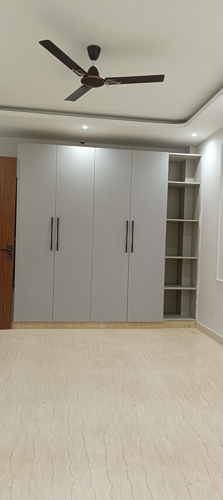 Room, anand vihar 3 Bedroom 1800 Sq.Ft. Builder Floor In Anand Vihar Delhi 9507624