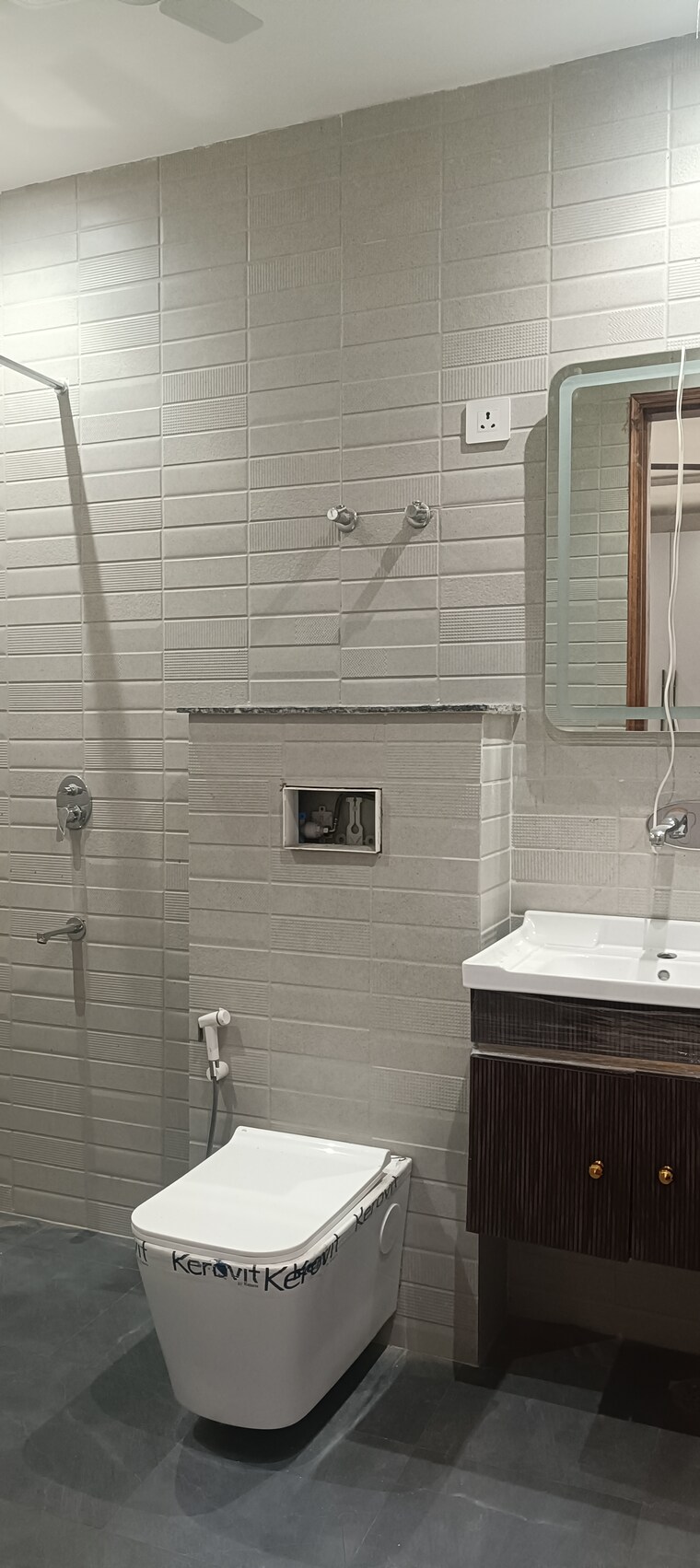 Exterior View, anand vihar 3 Bedroom 1800 Sq.Ft. Builder Floor In Anand Vihar Delhi 9507624