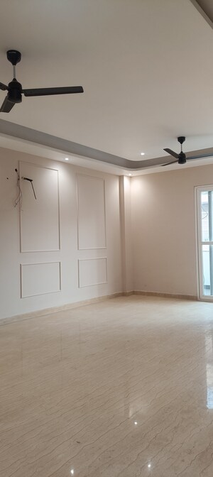 Room in 3 BHK Builder Floor at Anand Vihar – for Rent