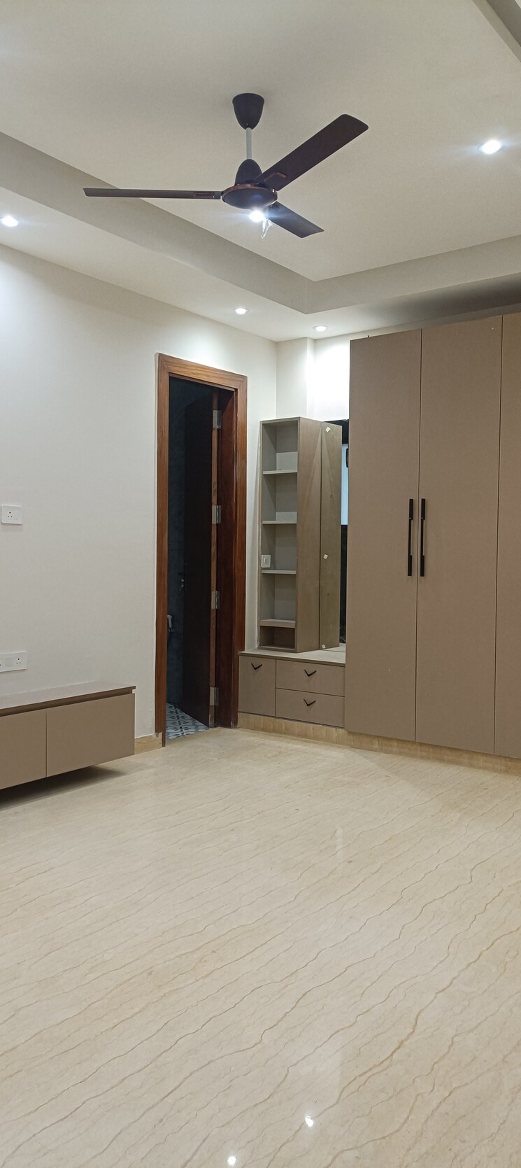 Room, anand vihar 3 Bedroom 1800 Sq.Ft. Builder Floor In Anand Vihar Delhi 9507624