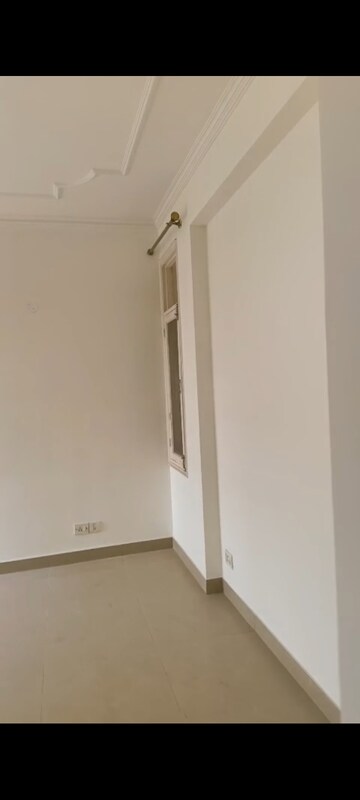 Furnished Amenities in 3 BHK Apartment at City Heights, Sector 39 – for Rent