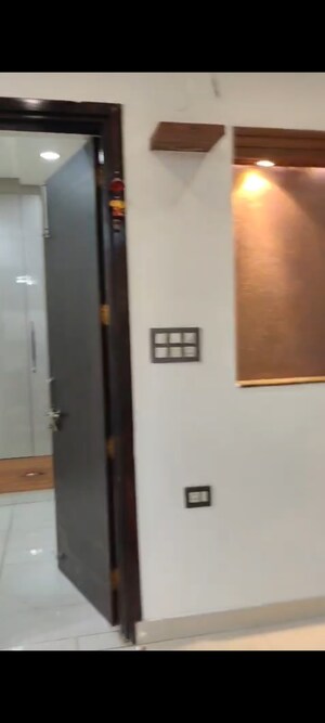 Furnished Amenities in 3 BHK Builder Floor at Pitampura – for Rent